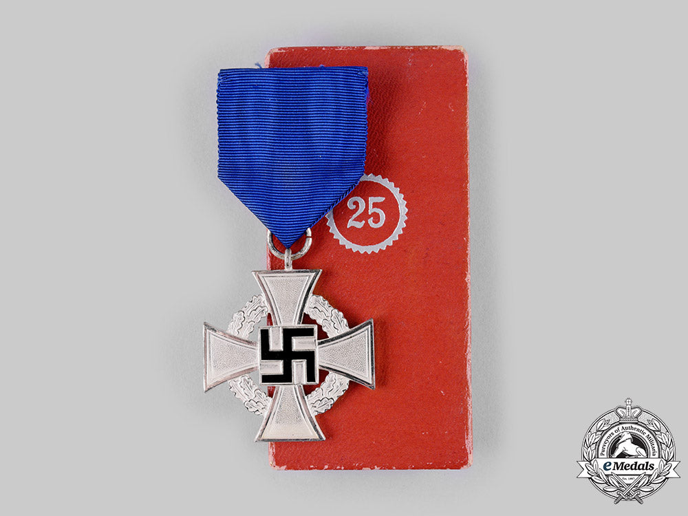germany,_third_reich._a25-_year_faithful_service_cross,_with_case,_by_wächtler&_lange_ci19_1038