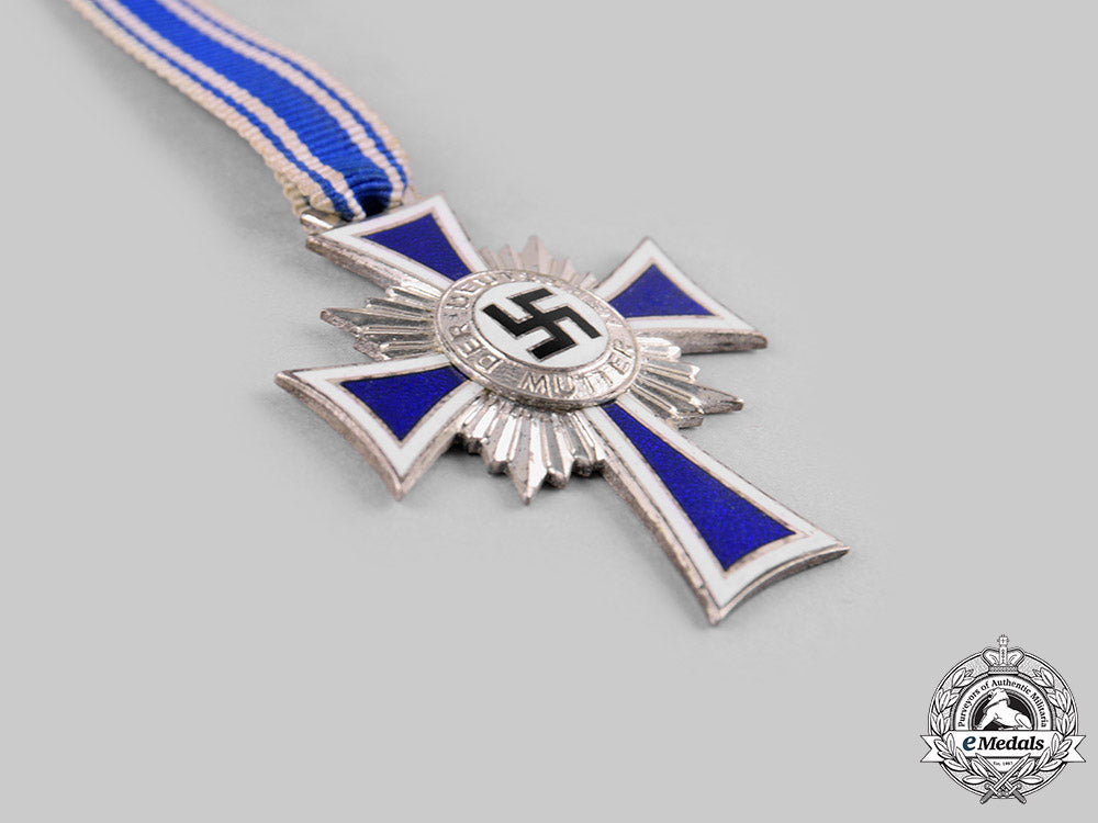 germany,_third_reich._a_lot_of_three_medals_ci19_1076