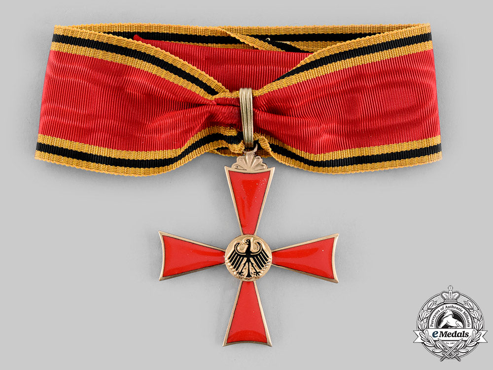 germany,_federal_republic._an_order_of_merit_of_the_federal_republic_of_germany,_commander’s_cross_with_case_ci19_1102_1