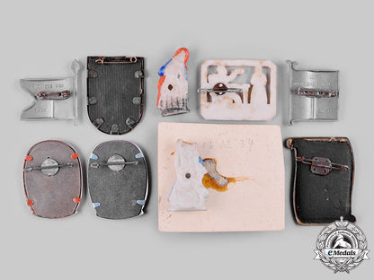 germany,_third_reich._a_lot_of_badges_and_figurines_ci19_1104