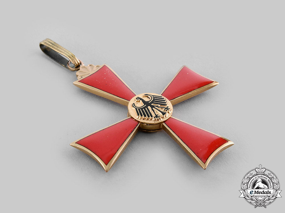 germany,_federal_republic._an_order_of_merit_of_the_federal_republic_of_germany,_commander’s_cross_with_case_ci19_1105_1