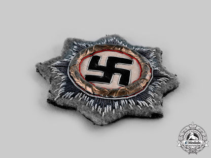 germany,_wehrmacht._a_german_cross_in_gold,_cloth_version_ci19_1141_1_1