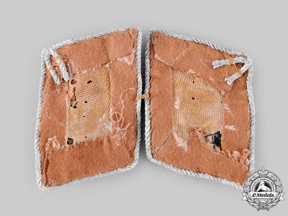 germany,_luftwaffe._a_set_of_communications_leutnant_collar_tabs_ci19_1286
