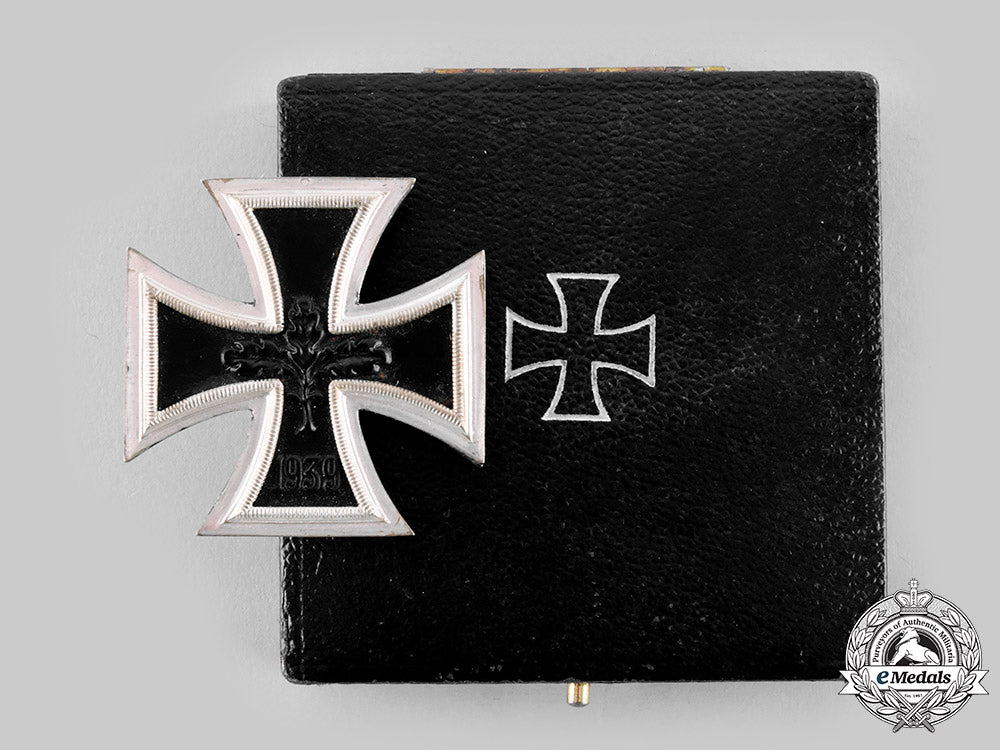 germany,_federal_republic._an_iron_cross,_i_class,1957_issue_with_case_ci19_1305_1