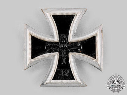 germany,_federal_republic._an_iron_cross,_i_class,1957_issue_with_case_ci19_1306_1