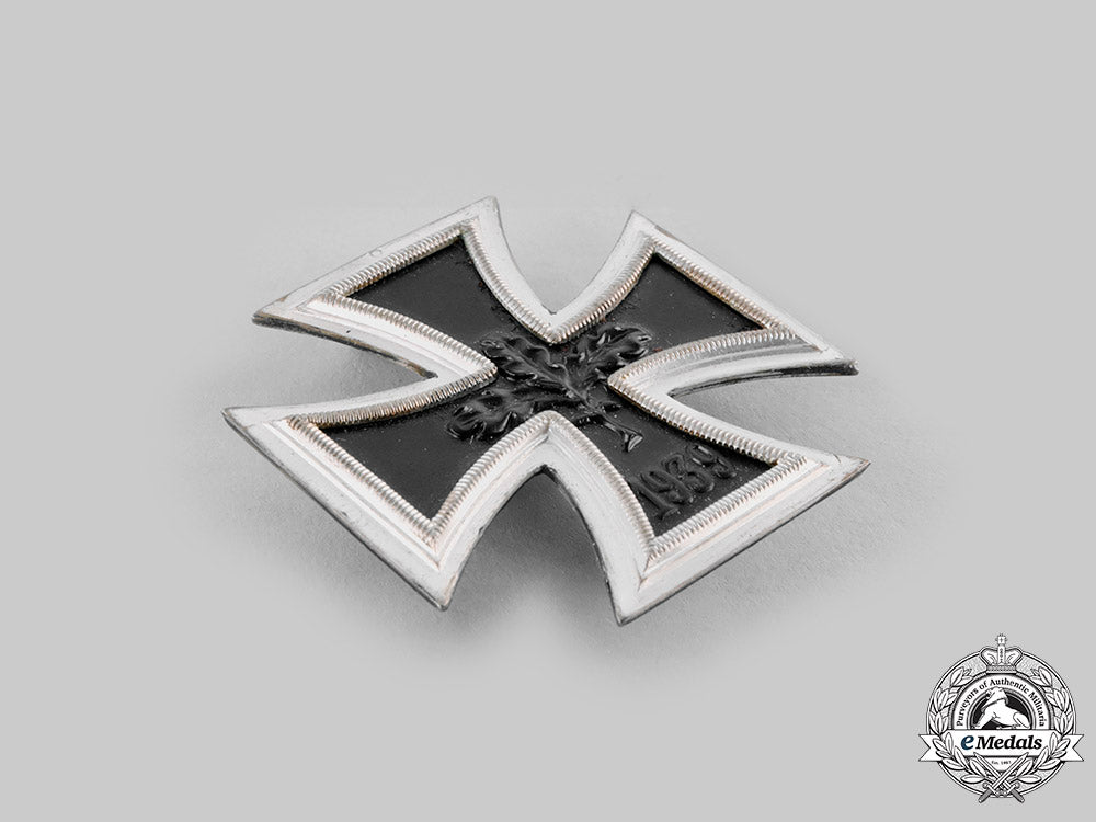 germany,_federal_republic._an_iron_cross,_i_class,1957_issue_with_case_ci19_1308_1