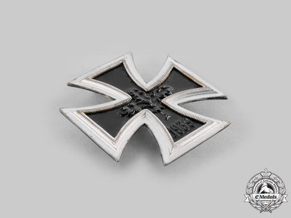 germany,_federal_republic._an_iron_cross,_i_class,1957_issue_with_case_ci19_1308_1
