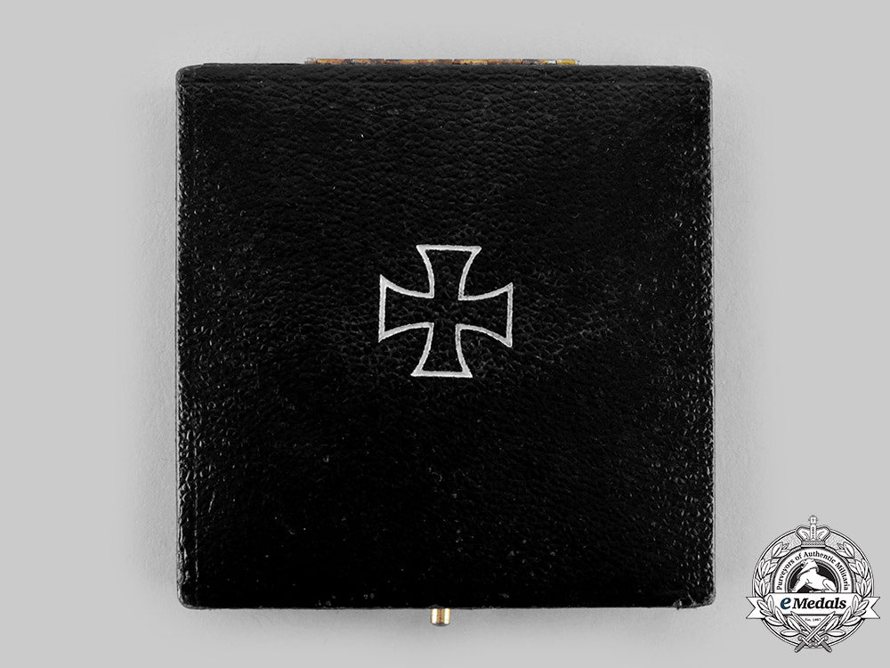 germany,_federal_republic._an_iron_cross,_i_class,1957_issue_with_case_ci19_1310_1