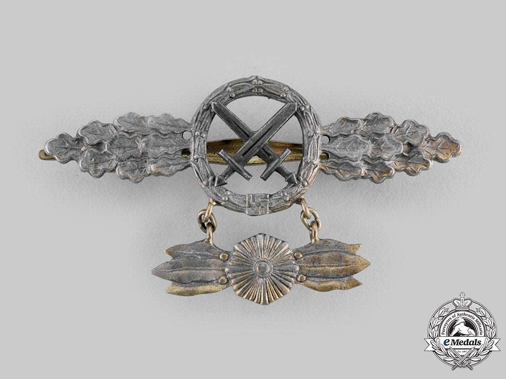germany,_luftwaffe._an_air-_to-_ground_support_squadron_clasp,_gold_grade_with_star_pendant_ci19_1316_1_1_1