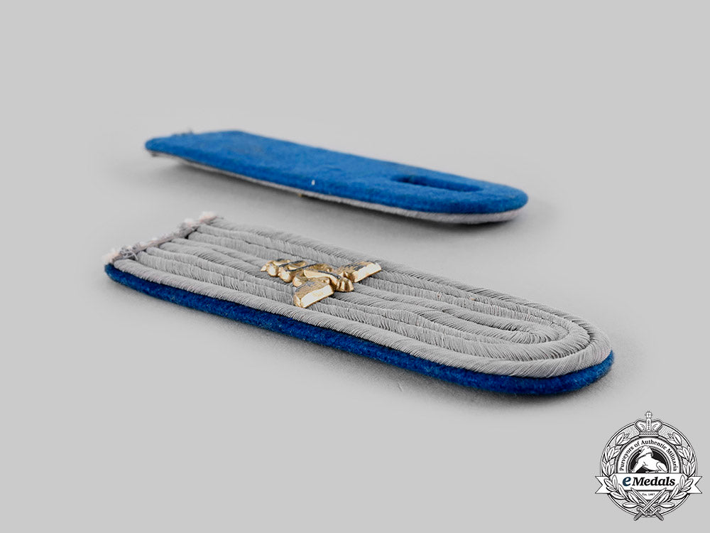 germany,_heer._a_pair_of_administrative_official_leutnant_shoulder_boards_ci19_1347_1