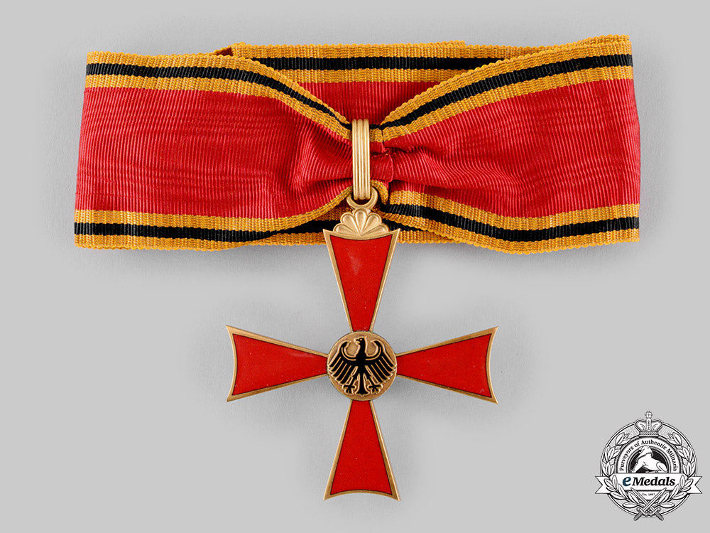 germany,_federal_republic._an_order_of_merit,_commander's_cross_with_case,_by_schuler&_kun_ci19_1359