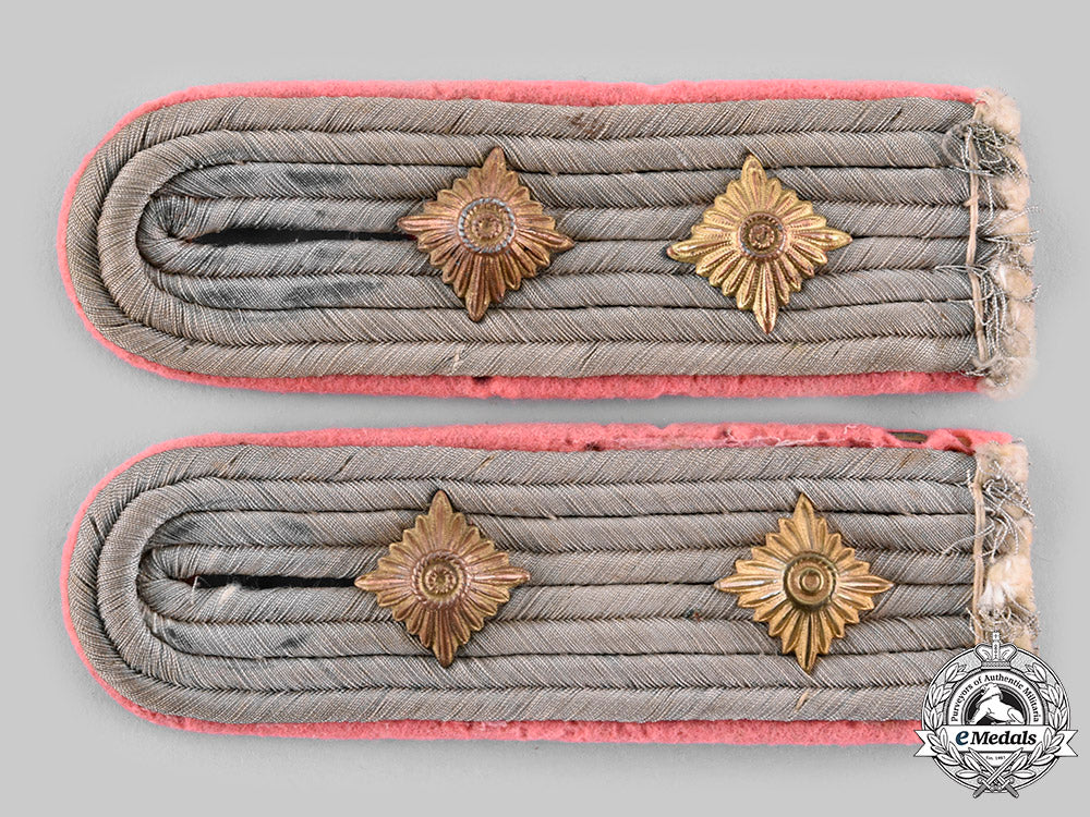 germany,_heer._a_pair_of_hauptmann_panzer_shoulder_boards_ci19_1359_1