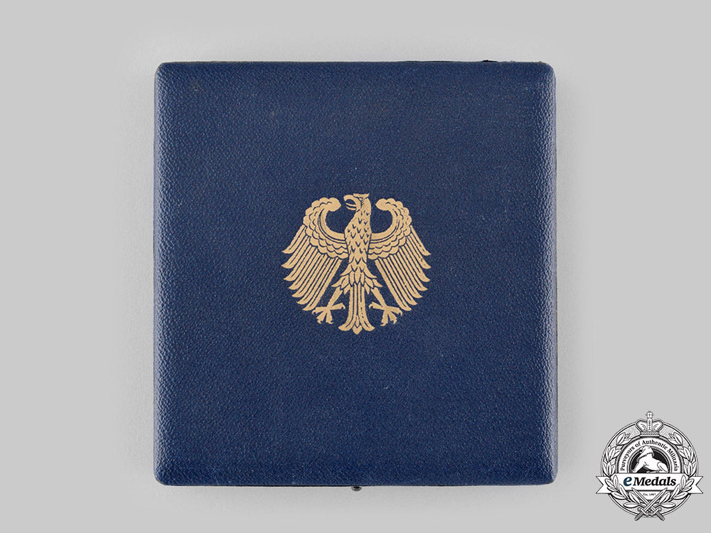 germany,_federal_republic._an_order_of_merit,_commander's_cross_with_case,_by_schuler&_kun_ci19_1364
