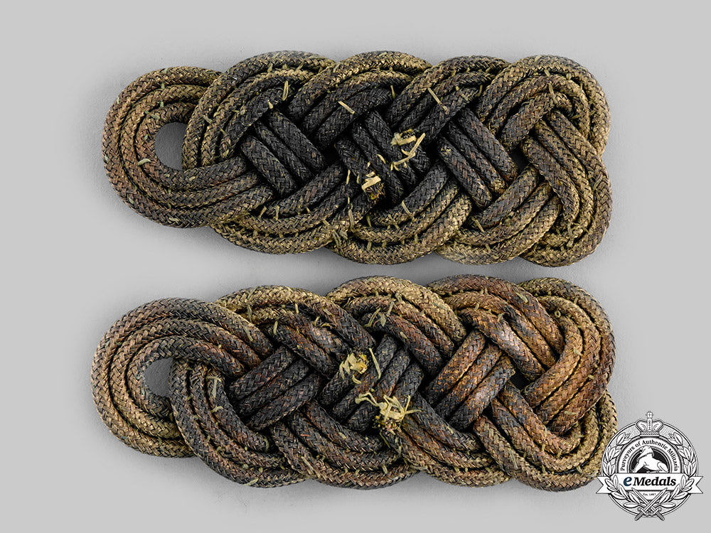 germany,_heer._a_set_of_generalfeldmarschall_shoulder_board_decorations_ci19_1376_1