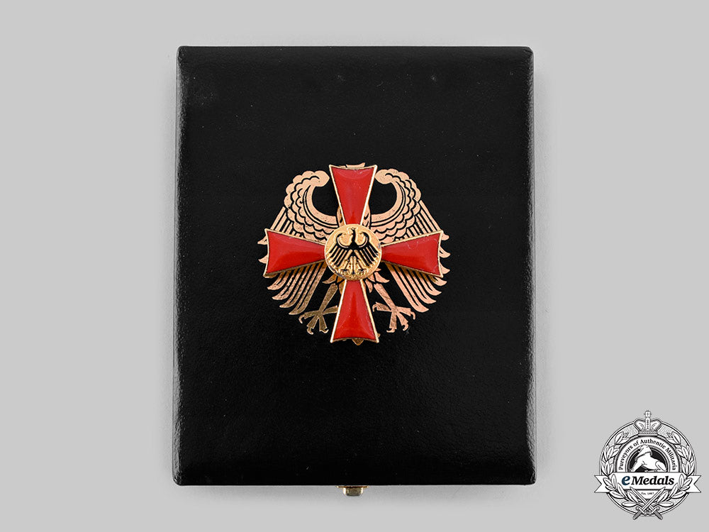 germany,_federal_republic._an_order_of_merit,_i_class_officer_with_case,_ladies_issue,_by_steinhauer&_luck_ci19_1407_1_1_1