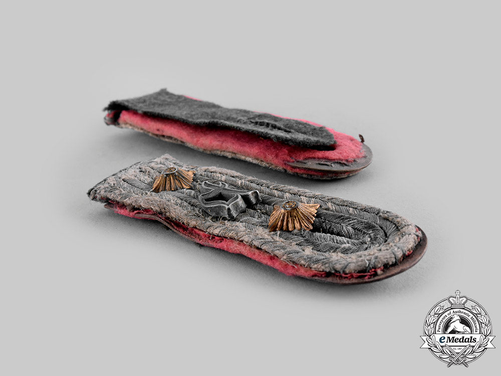 germany,_heer._a_set_of_panzerjäger_hauptmann_shoulder_boards_ci19_1470_1