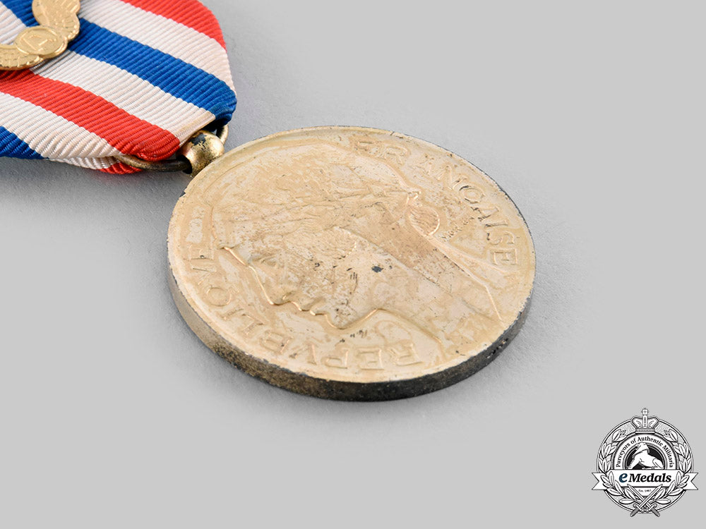 france,_v_republic._a_medal_of_honour_for_aeronautics,_ii_class_silver,_c.1950_ci19_1520_1