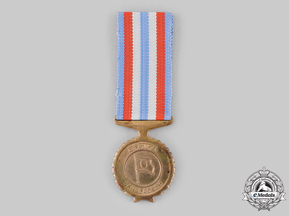 bangladesh,_people's_republic._a_medal_for_cyclone_relief1991_ci19_1531