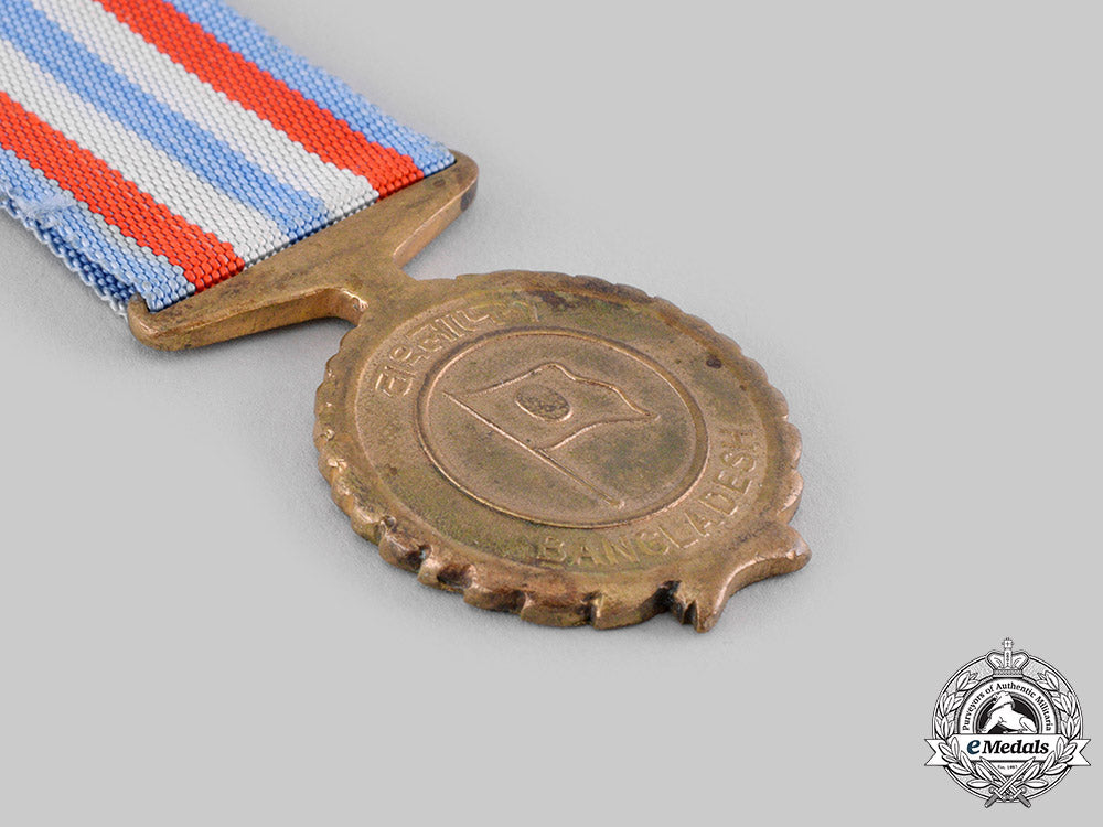 bangladesh,_people's_republic._a_medal_for_cyclone_relief1991_ci19_1533
