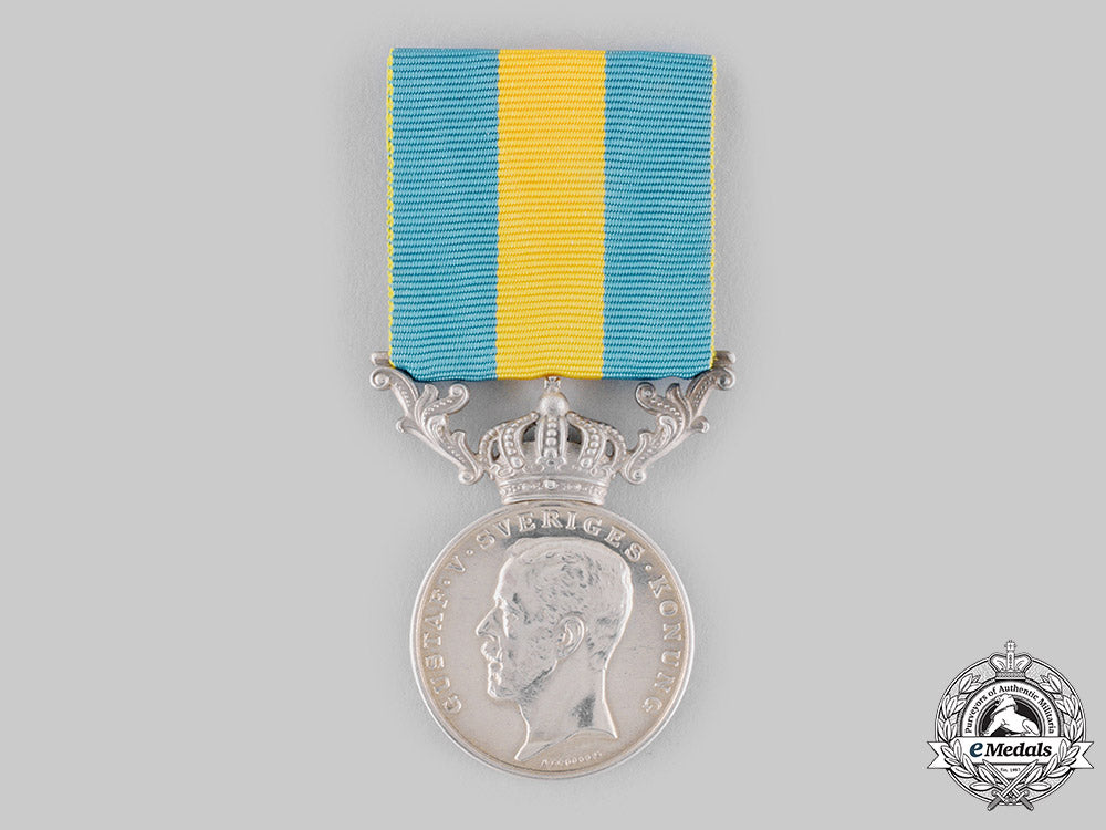 sweden,_kingdom._a_gustav_v_royal_red_cross_merit_medal,_ii_class_silver_grade_for_volunteers_ci19_1543