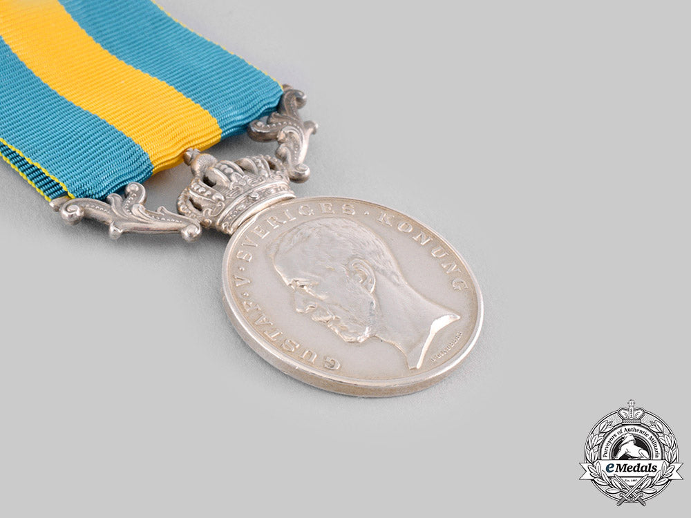 sweden,_kingdom._a_gustav_v_royal_red_cross_merit_medal,_ii_class_silver_grade_for_volunteers_ci19_1545