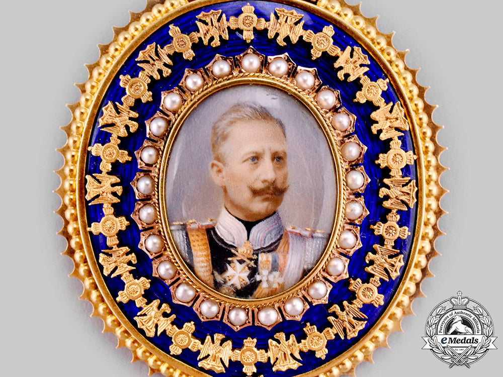 prussia,_kingdom._a_family_order_of_wilhelm_ii_portrait_in_gold,_diamonds_and_pearls,_c.1910_ci19_1558_1