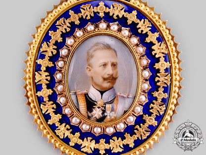 prussia,_kingdom._a_family_order_of_wilhelm_ii_portrait_in_gold,_diamonds_and_pearls,_c.1910_ci19_1558_1
