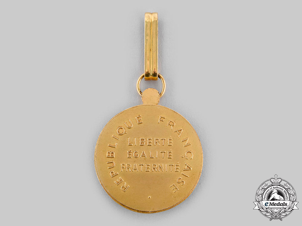 france,_iv_republic._an_order_of_merit_for_commerce_and_industry,_iii_class_knight,_c.1960_ci19_1610_1