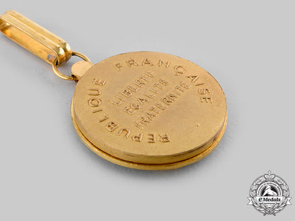 france,_iv_republic._an_order_of_merit_for_commerce_and_industry,_iii_class_knight,_c.1960_ci19_1612_1