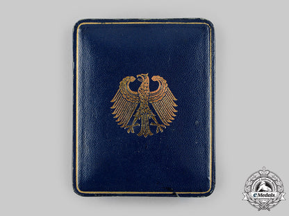 germany,_federal_republic._a_ladies_merit_cross_of_the_order_of_merit_of_the_federal_republic_of_germany,_with_case,_by_steinhauer&_lück_ci19_1641_2_1