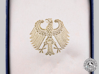 germany,_federal_republic._a_ladies_merit_cross_of_the_order_of_merit_of_the_federal_republic_of_germany,_with_case,_by_steinhauer&_lück_ci19_1645_3_1