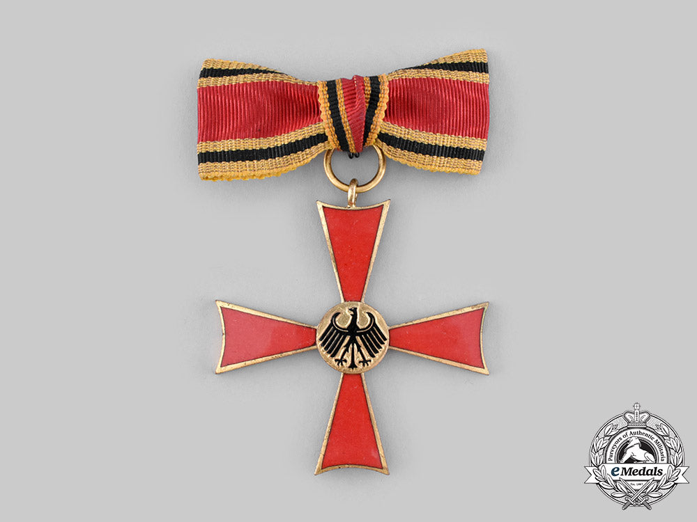 germany,_federal_republic._a_ladies_commander_cross_of_the_order_of_merit_of_the_federal_republic_of_germany,_with_case,_by_steinhauer&_lück_ci19_1652_2_1_1