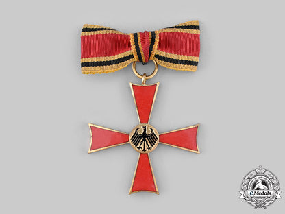 germany,_federal_republic._a_ladies_commander_cross_of_the_order_of_merit_of_the_federal_republic_of_germany,_with_case,_by_steinhauer&_lück_ci19_1652_2_1_1