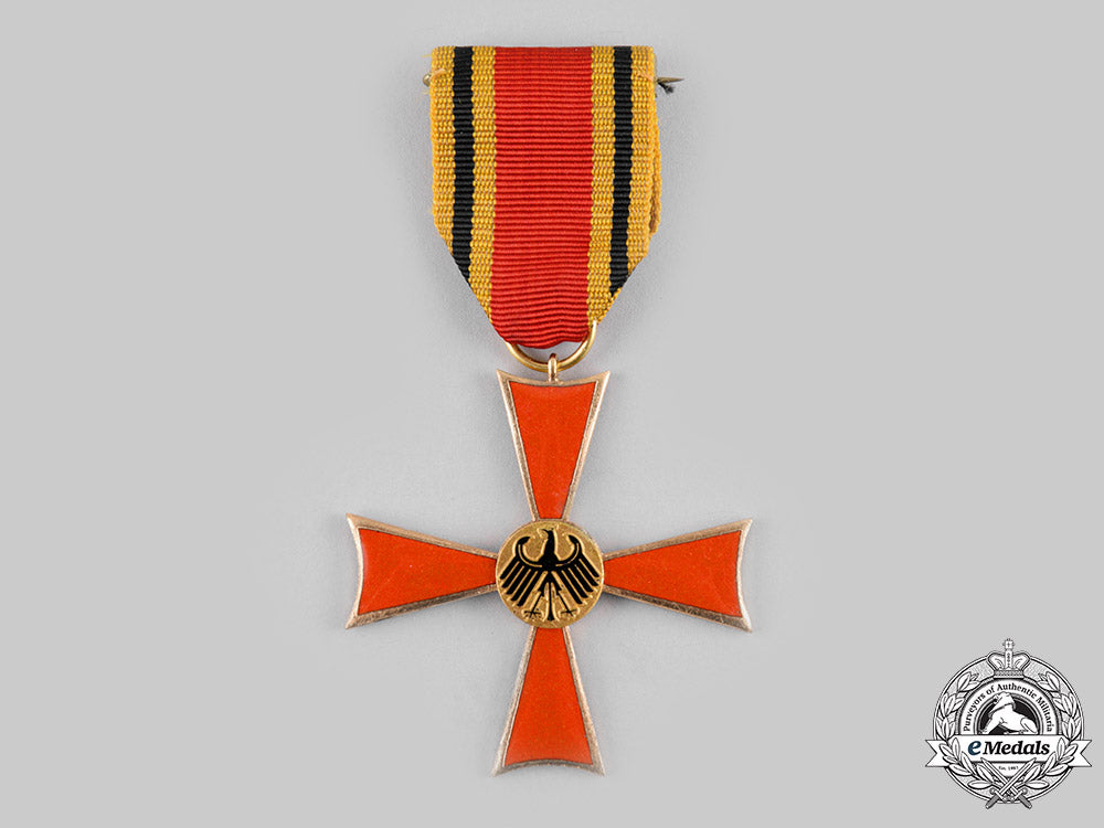 germany,_federal_republic._a_commander_cross_of_the_order_of_merit_of_the_federal_republic_of_germany,_with_case,_by_steinhauer&_lück_ci19_1663