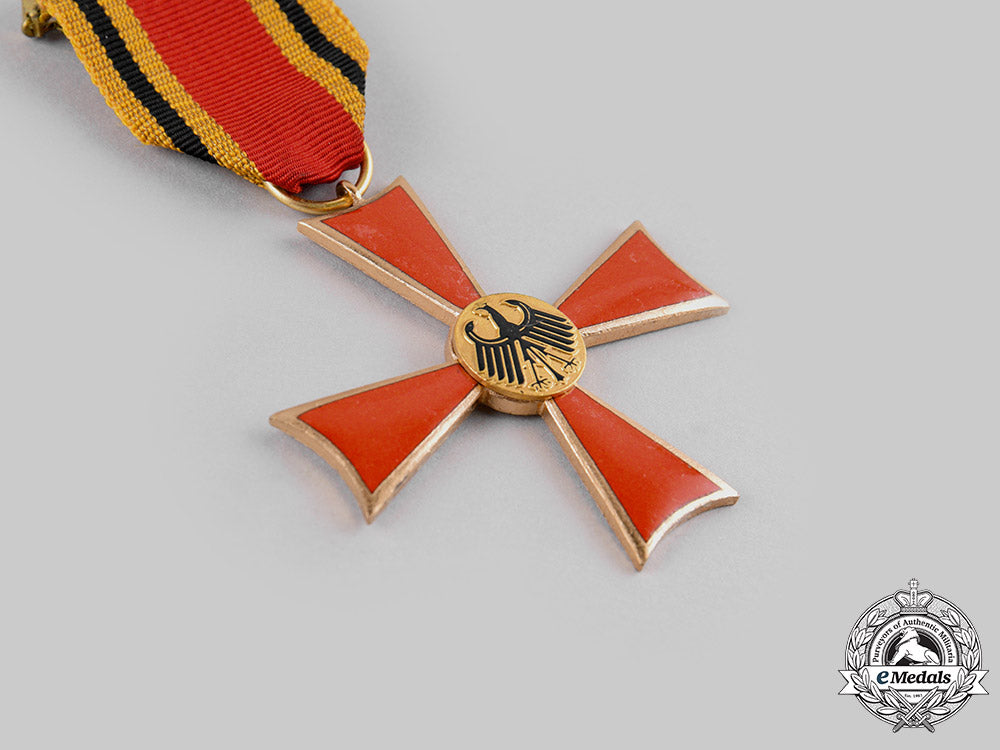 germany,_federal_republic._a_commander_cross_of_the_order_of_merit_of_the_federal_republic_of_germany,_with_case,_by_steinhauer&_lück_ci19_1665