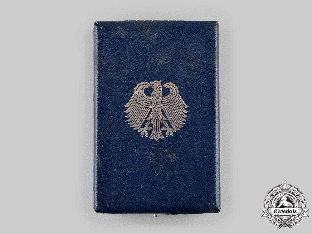 germany,_federal_republic._a_commander_cross_of_the_order_of_merit_of_the_federal_republic_of_germany,_with_case,_by_steinhauer&_lück_ci19_1667