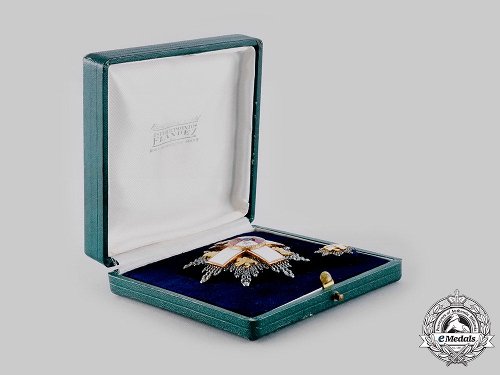 spain,_franco._an_order_of_military_merit,_ii_class_star_with_case,_c.1950_ci19_1705_3_1_1