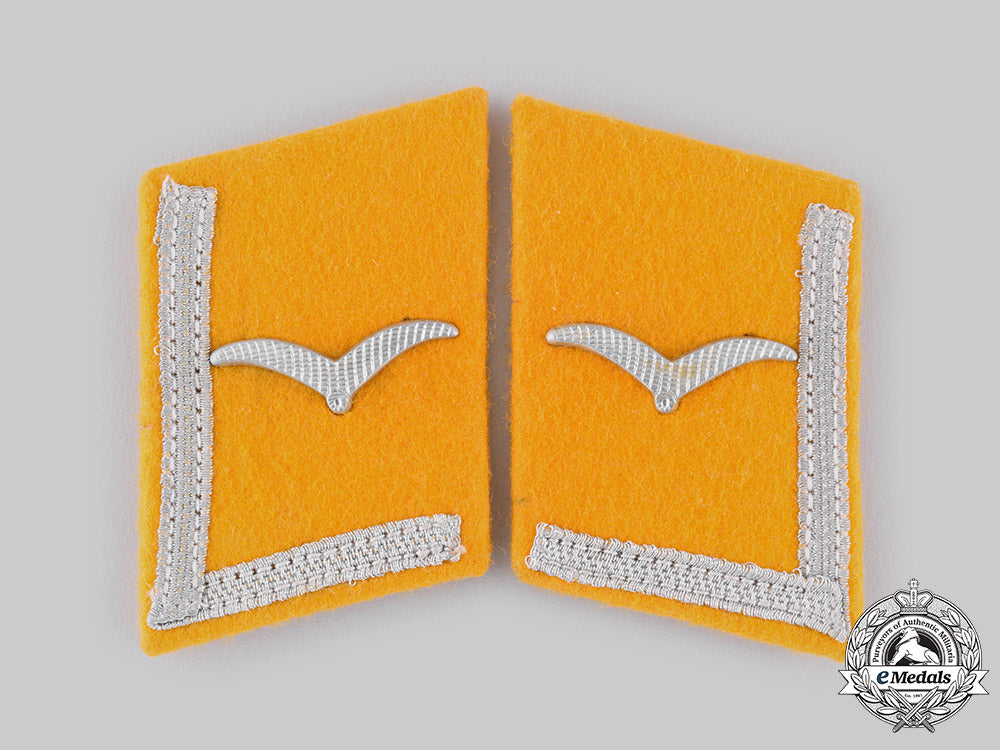 germany,_luftwaffe._a_set_of_flight_personnel_unteroffizier_collar_tabs_ci19_1762