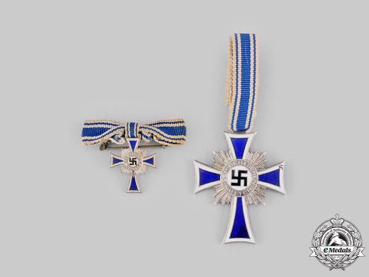 germany,_third_reich._an_honour_cross_of_the_german_mother,_silver_grade,_with_miniature_ci19_1765