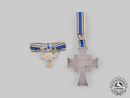 germany,_third_reich._an_honour_cross_of_the_german_mother,_silver_grade,_with_miniature_ci19_1766
