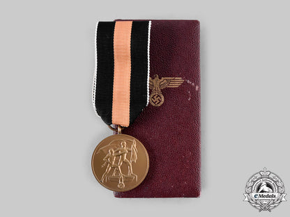 germany,_third_reich.1_october1938_medal(_sudetenland_medal),_with_case_ci19_2120_1