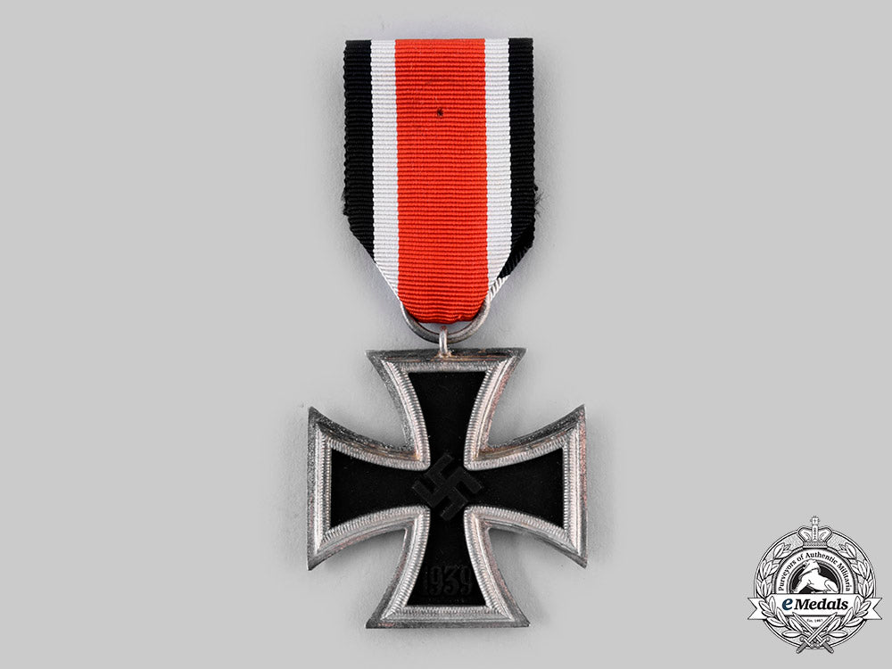 germany,_heer._a1939_iron_cross_ii_class_with_award_document,_by_klein_and_quenzer_ci19_2132_1_2
