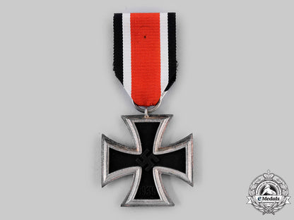 germany,_heer._a1939_iron_cross_ii_class_with_award_document,_by_klein_and_quenzer_ci19_2132_1_2