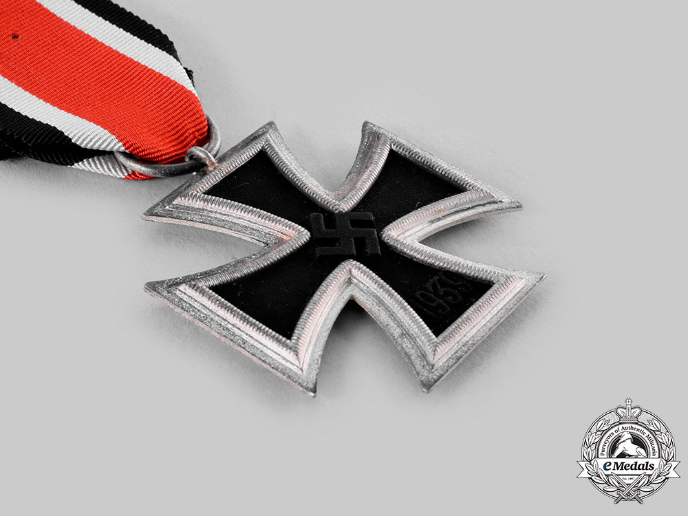 germany,_heer._a1939_iron_cross_ii_class_with_award_document,_by_klein_and_quenzer_ci19_2135_1_2