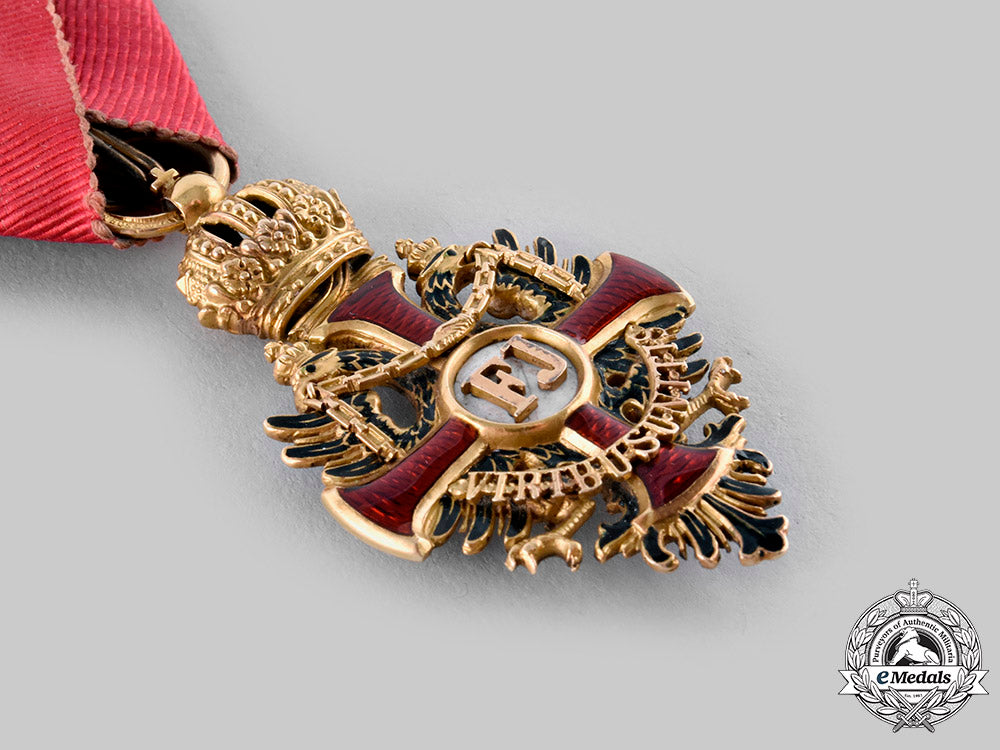 austria,_imperial._an_order_of_franz_joseph,_knight's_cross_in_gold_with_case,_by_v._mayer’s_söhne,_c.1890_ci19_2264_1