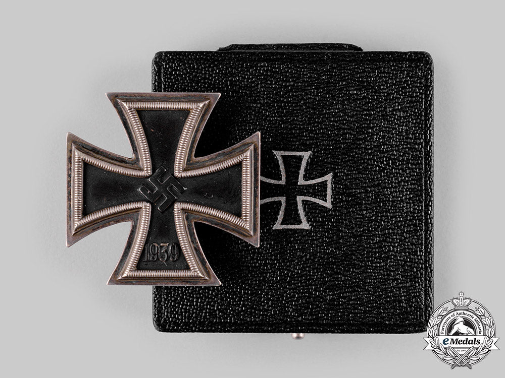 germany,_wehrmacht._a1939_iron_cross_i_class_with_case,_by_deschler&_sohn,_dietrich_maerz_collection_ci19_2267_3_1
