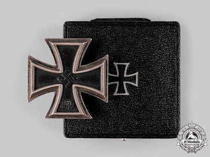 germany,_wehrmacht._a1939_iron_cross_i_class_with_case,_by_deschler&_sohn,_dietrich_maerz_collection_ci19_2267_3_1