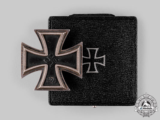 germany,_wehrmacht._a1939_iron_cross_i_class_with_case,_by_deschler&_sohn,_dietrich_maerz_collection_ci19_2267_3_1