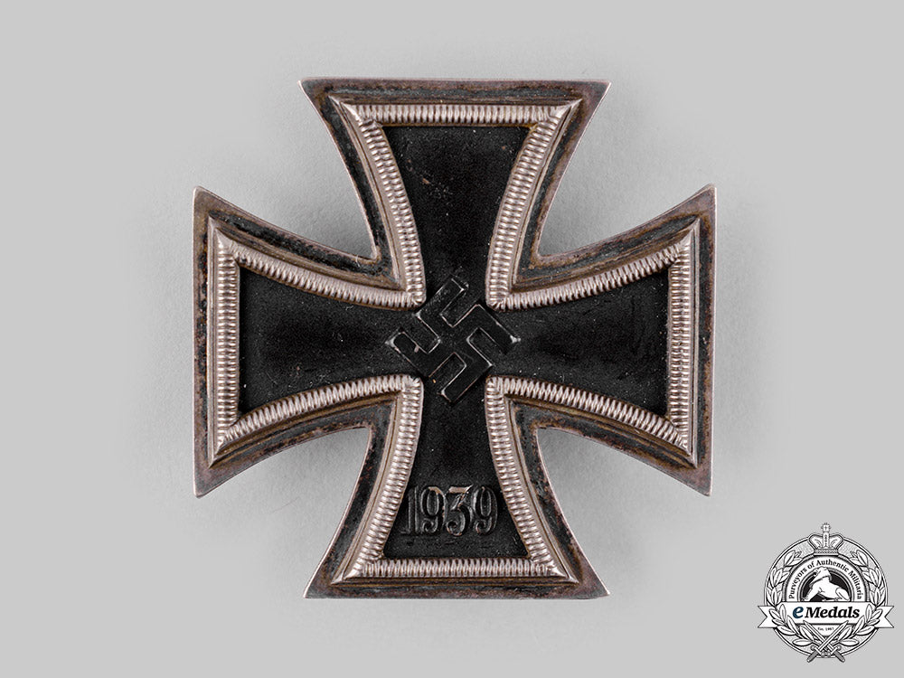 germany,_wehrmacht._a1939_iron_cross_i_class_with_case,_by_deschler&_sohn,_dietrich_maerz_collection_ci19_2268_3_1