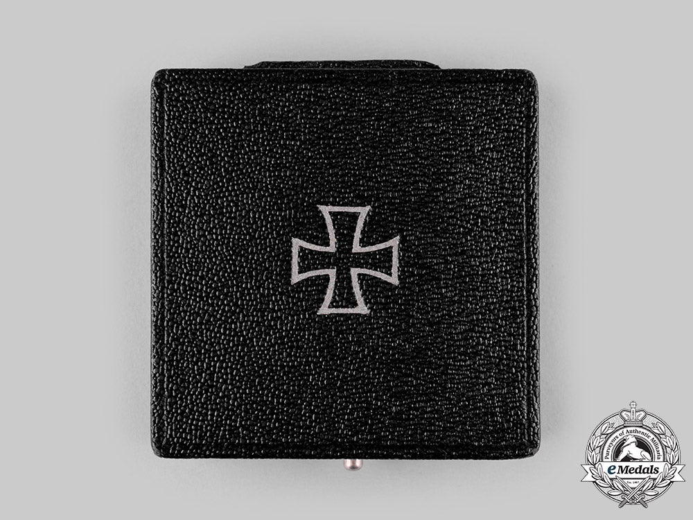 germany,_wehrmacht._a1939_iron_cross_i_class_with_case,_by_deschler&_sohn,_dietrich_maerz_collection_ci19_2272_3_1